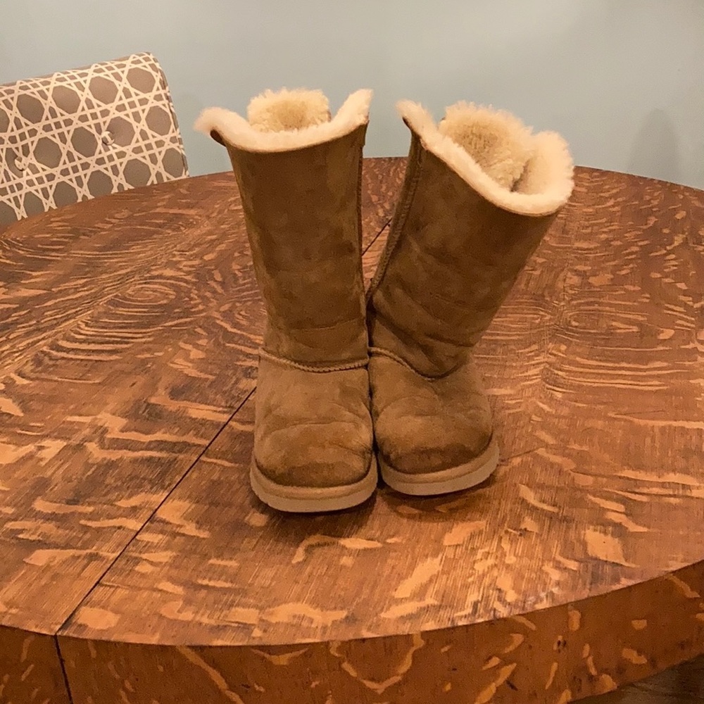 UGG